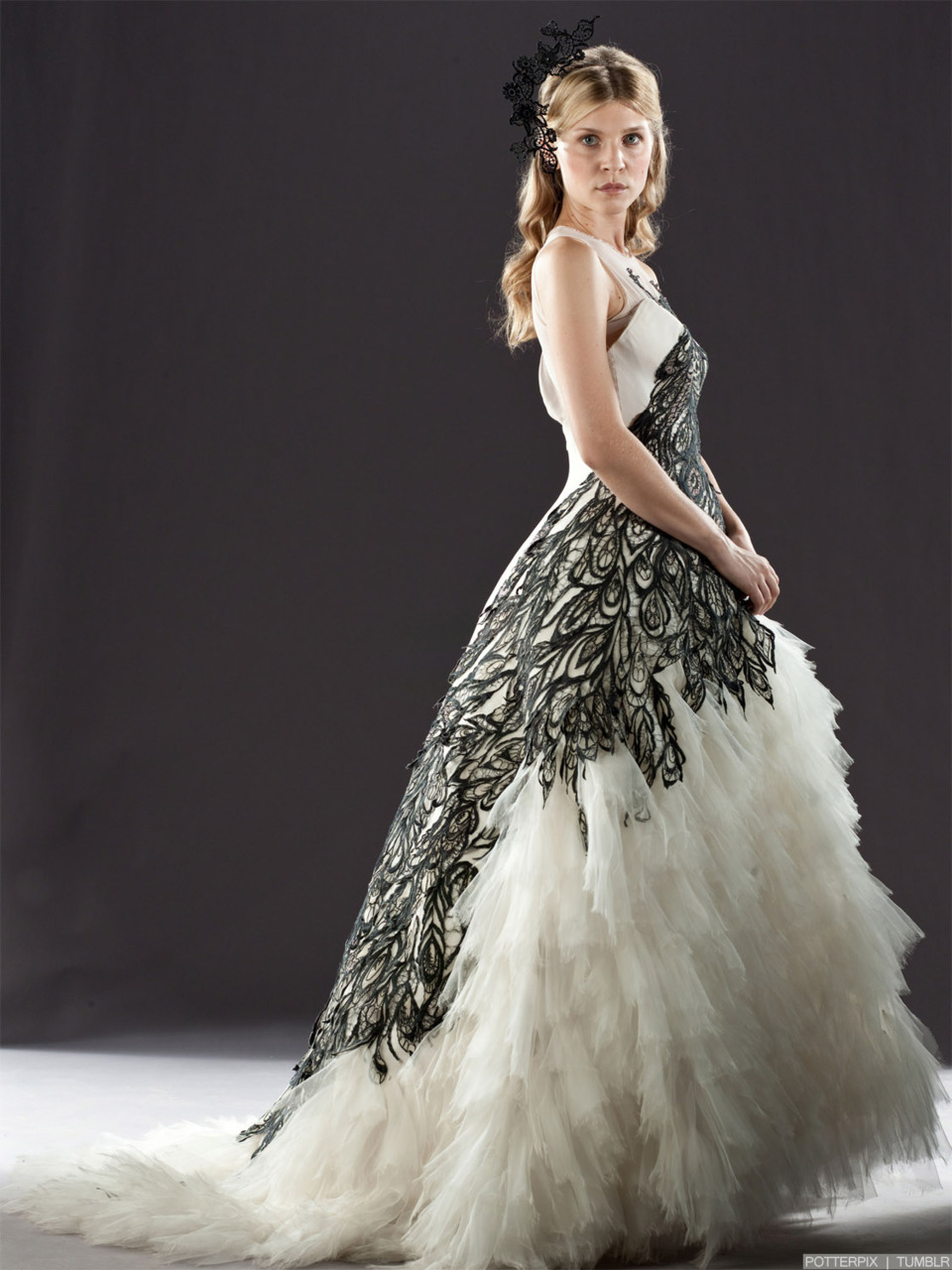 hpfilmsrdmpersofleurdelacour007.jpg