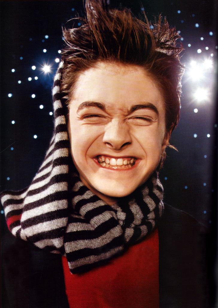 danielradcliffe2001photoshoottheface003.jpg