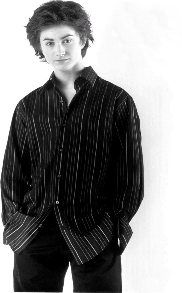 danielradcliffe2002photoshootpottercollection001.jpg
